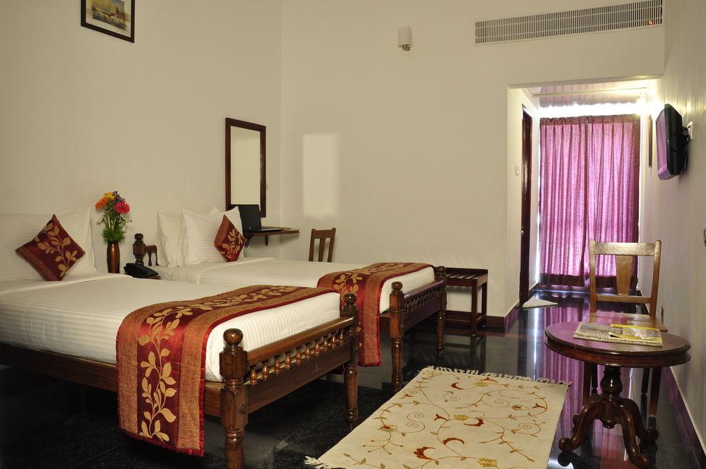 Hotel Bonsejour Puduccseri Kültér fotó
