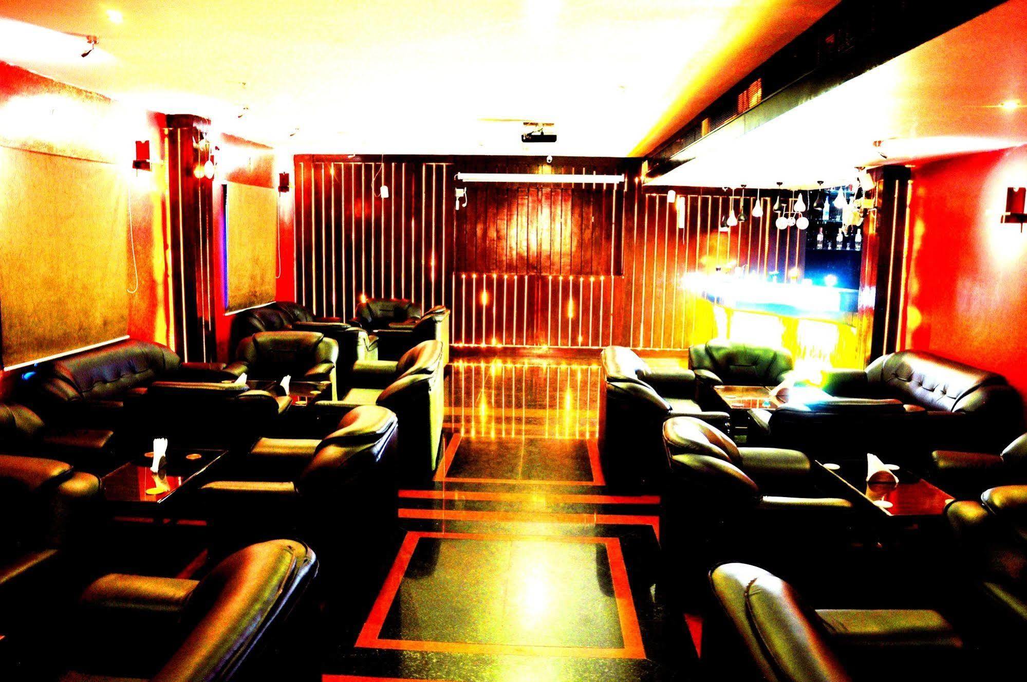 Hotel Bonsejour Puduccseri Kültér fotó
